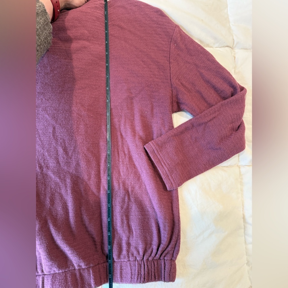 Liz Claiborne Mauve weekend Top sweater - Picture 3 of 7